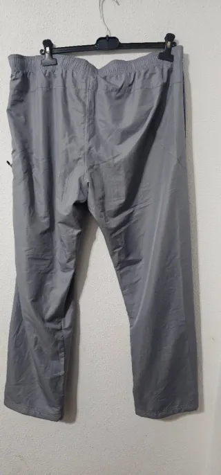 Pantalón chándal Reebok gris