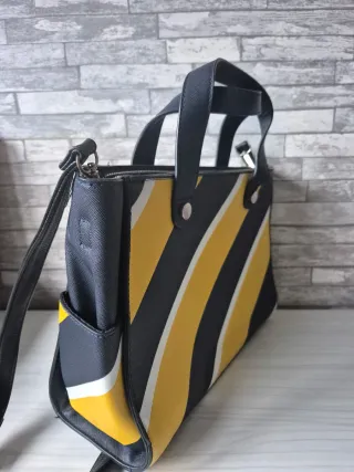 Bolso de mano con rayas amarillas y negras