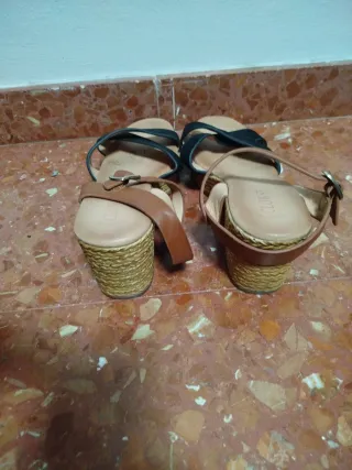 Cuñas sandalias tacón marrón y negro