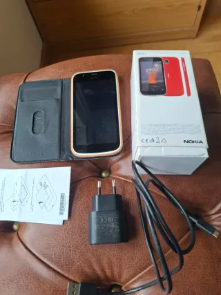 Nokia 1 Rojo.Viene con funda, cargador y caja.