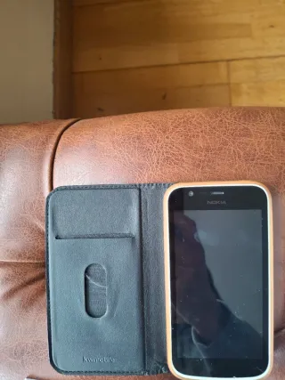 Nokia 1 Rojo.Viene con funda, cargador y caja.