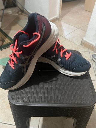 Zapatillas deportivas Asics azul y rosa