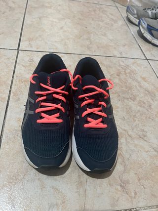 Zapatillas deportivas Asics azul y rosa
