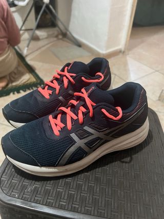 Zapatillas deportivas Asics azul y rosa