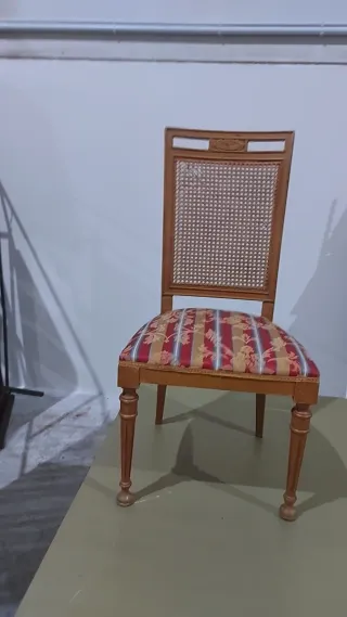 Silla de salón madera tapizada