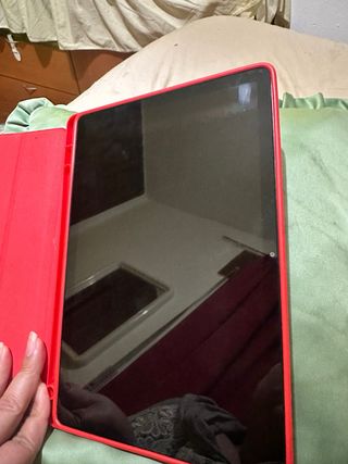 Tablet Samsung con Funda Roja