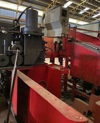 ** - MAQUINA PARA TRABAJOS FERRALLA