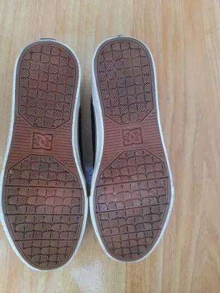 Zapatillas DC  casuales negras y grises