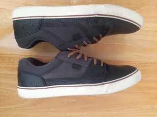 Zapatillas DC  casuales negras y grises