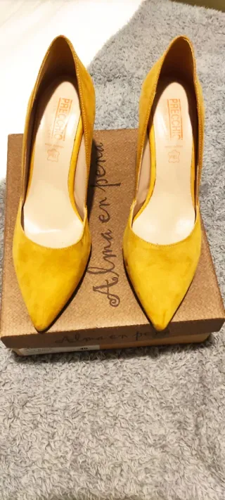 Zapatos tacón mostaza