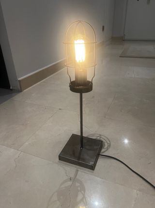 Lámpara de mesa industrial hierro