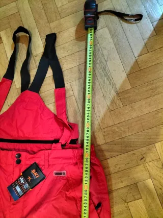 Pantalón de nieve rojo con tirantes