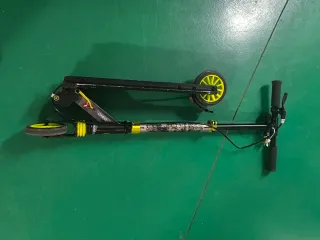 Patinete Oxelo Negro y Amarillo