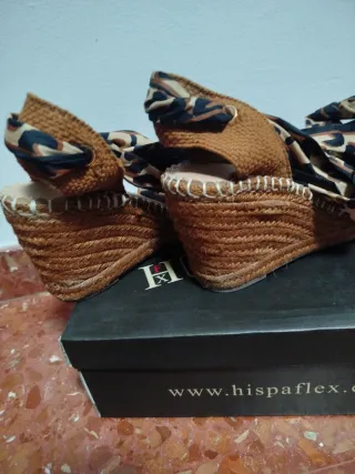 Cuñas esparto con lazo estampado