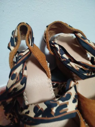 Cuñas esparto con lazo estampado