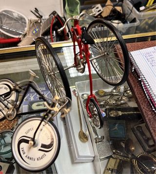 Jarrones de porcelana con figuras