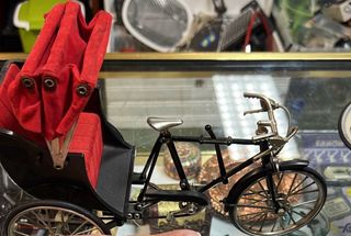 Jarrones de porcelana con figuras