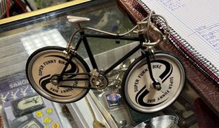 Jarrones de porcelana con figuras