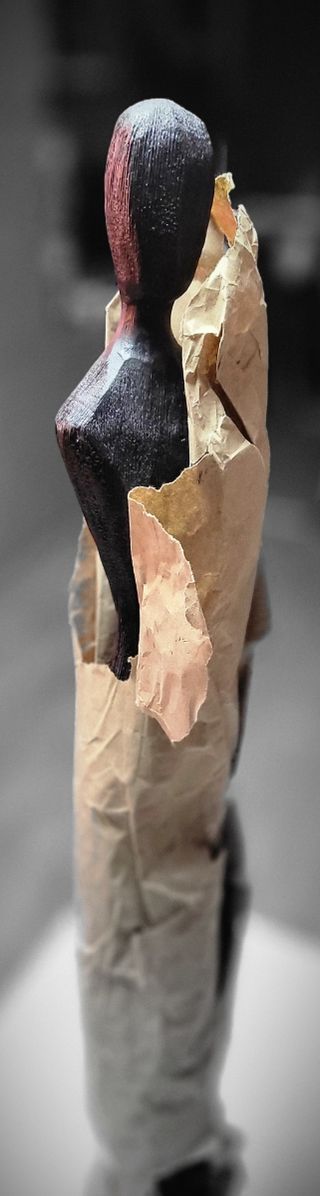 Escultura Femenina Minimalista Negra