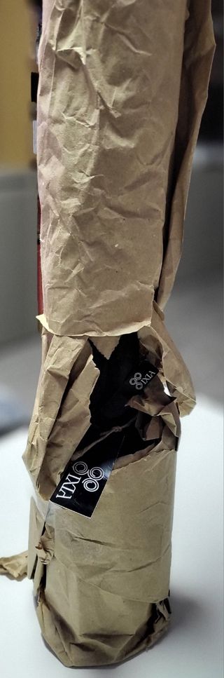 Escultura Femenina Minimalista Negra