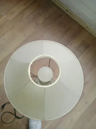 Lámpara de mesa antigua cristal y metal