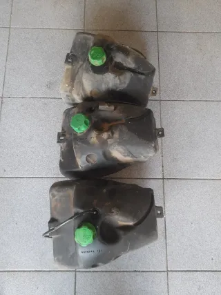 Depósito Derbi Senda r chepuda y Caja de filtro