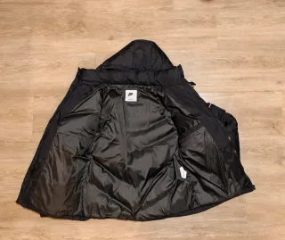 PLUMAS NIKE NUEVO Talla L - Reflectante y Capucha