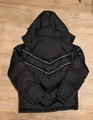 PLUMAS NIKE NUEVO Talla L - Reflectante y Capucha