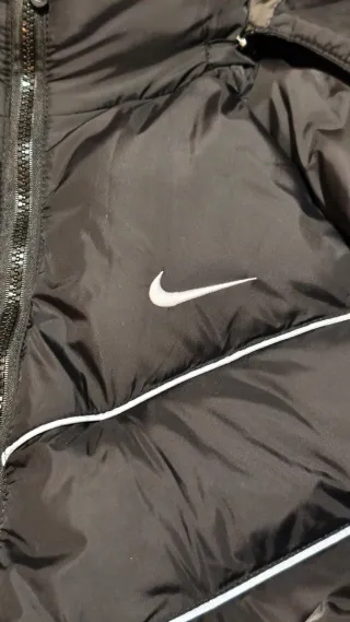 PLUMAS NIKE NUEVO Talla L - Reflectante y Capucha