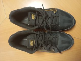 Zapatillas Nike Reax TR 8 Negro/Dorado