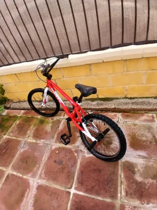 Bicicleta BMX Monty Roja
