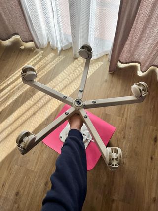 Silla IKEA rosa con ruedas