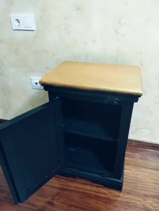 Comodini in legno nero e dorato