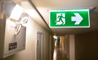 ELECTRICISTA SUSTITUCION DE LUCES DE EMERGENCIAS