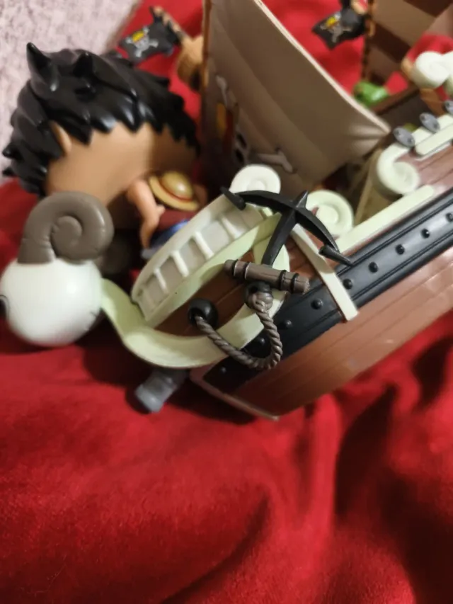 Funko Pop One Piece Luffy com Going Merry