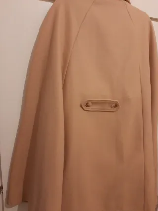 Abrigo capa beige talla única
