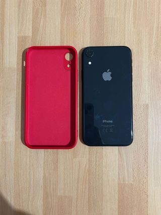 iPhone XR Nero con cover rossa