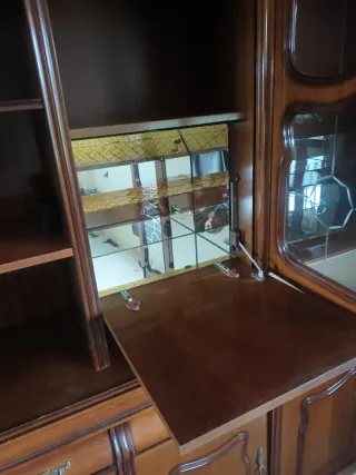 Mueble clásico madera y cristal