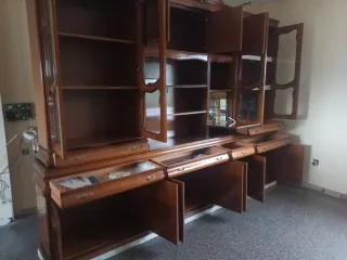 Mueble clásico madera y cristal