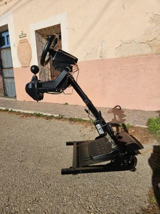 Logitech G25 con pedales y soporte