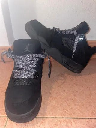 Jordan Retro 4 Talla 42 Negras