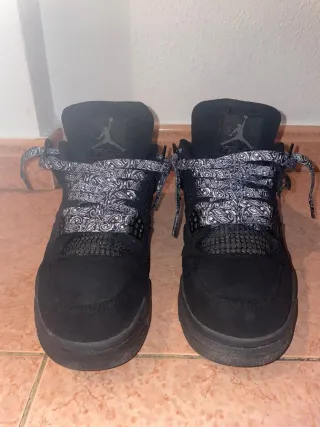Jordan Retro 4 Talla 42 Negras