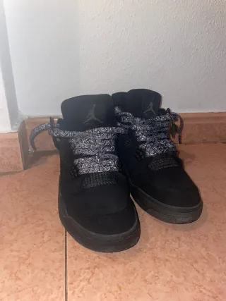 Jordan Retro 4 Talla 42 Negras
