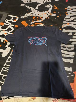 Camiseta azul sin usar