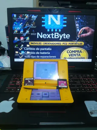 Nintendo DSi XL Giallo
