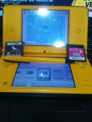 Nintendo DSi XL Giallo
