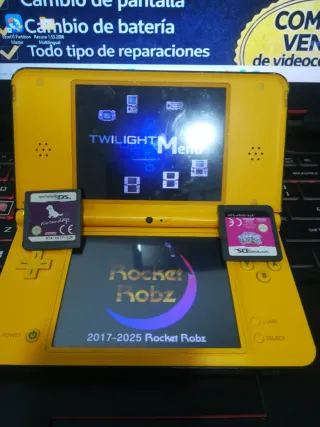 Nintendo DSi XL Giallo
