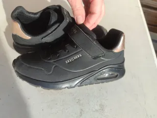 Deportivas Skechers negro y dorado talla 36