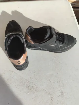 Deportivas Skechers negro y dorado talla 36