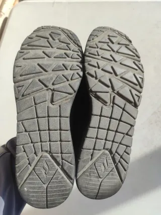 Deportivas Skechers negro y dorado talla 36